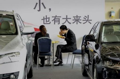 离职4S店销售揭秘 贷款买车与全款买车的巨大差异，过户背后的陷阱